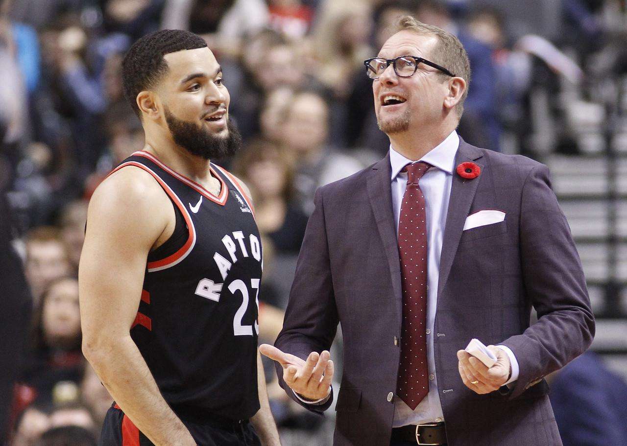 通过紧密盯 通过紧密盯