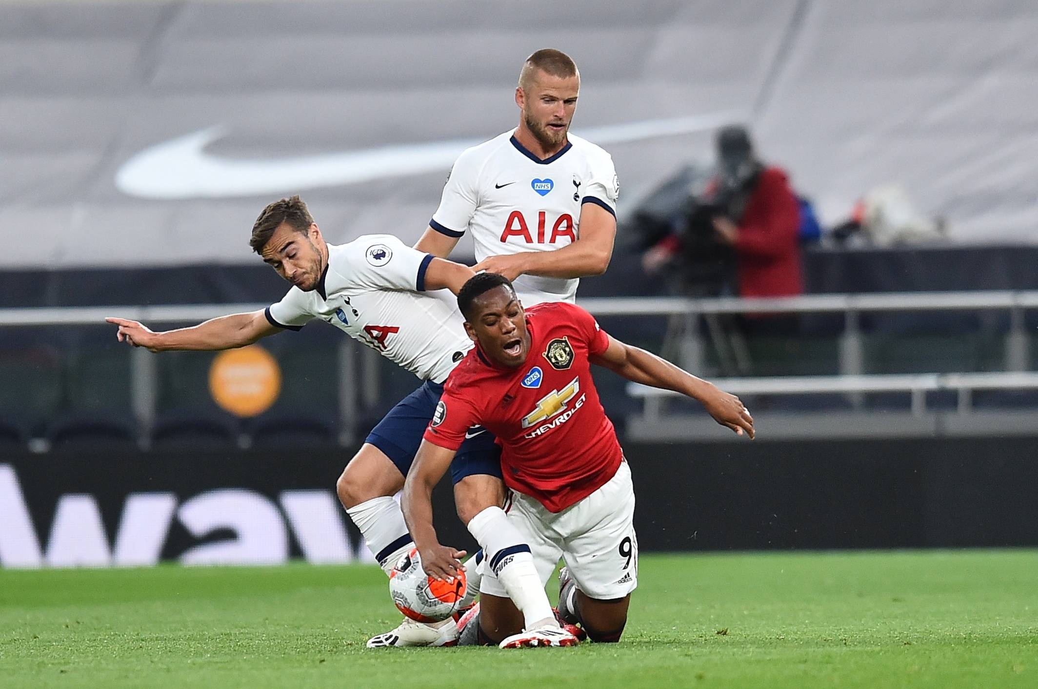 更是对防守 更是对防守